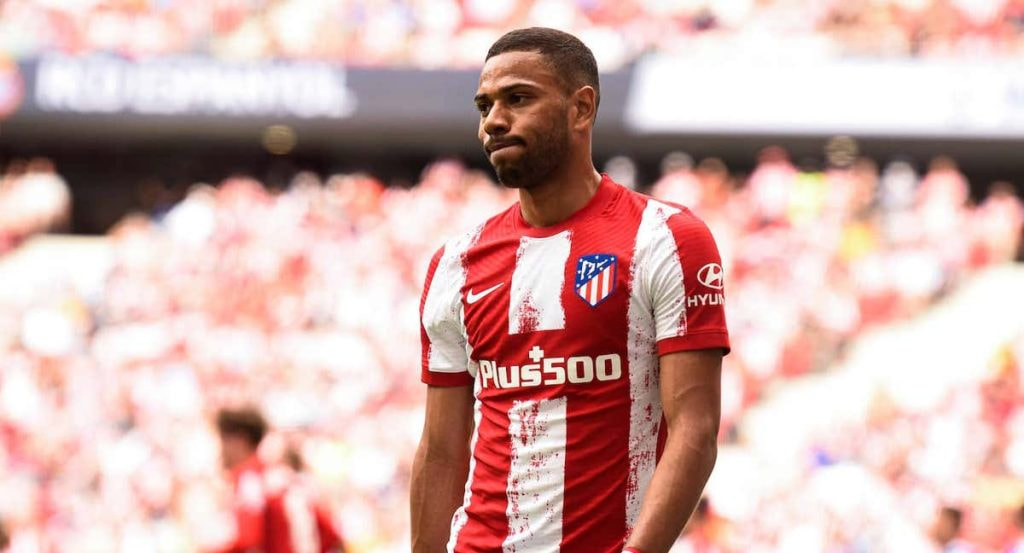 Renan Lodi, durante un partido con el Atlético de Madrid.