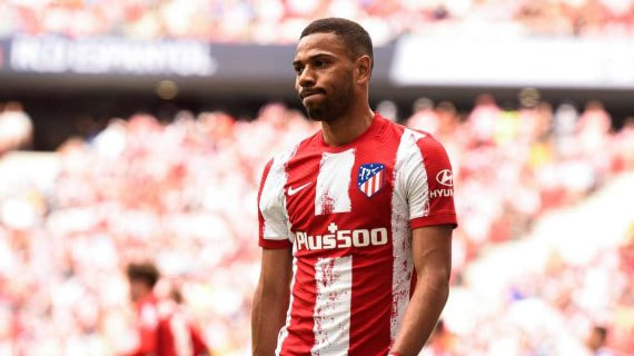 Renan Lodi, durante un partido con el Atlético de Madrid.
