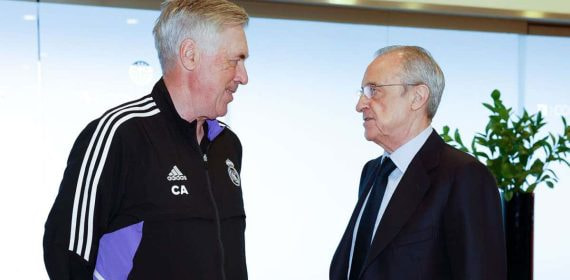 Carlo Ancelotti y Florentino Pérez conversan en una concentración.