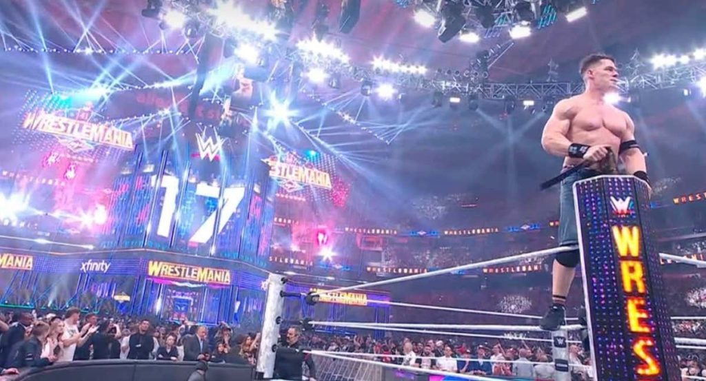 John Cena festeja su triunfo en WrestleMania 41.