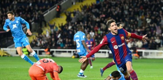 Sergi Roberto, celebrando un gol con el Barcelona.