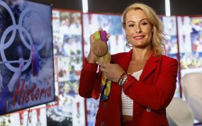 Lydia Valentín posa con sus medallas olímpicas esta semana en el COE.