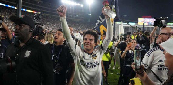 Riqui Puig, con LA Galaxy.