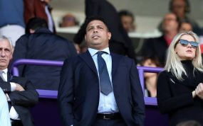 Ronaldo, en el palco de Zorrilla durante un partido del Valladolid.