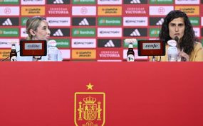 Patricia Pérez, jefa de prensa de la Federación, junto a Montse Tomé.