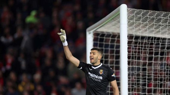 Rulli, durante el partido del Villarreal ante el Liverpool.