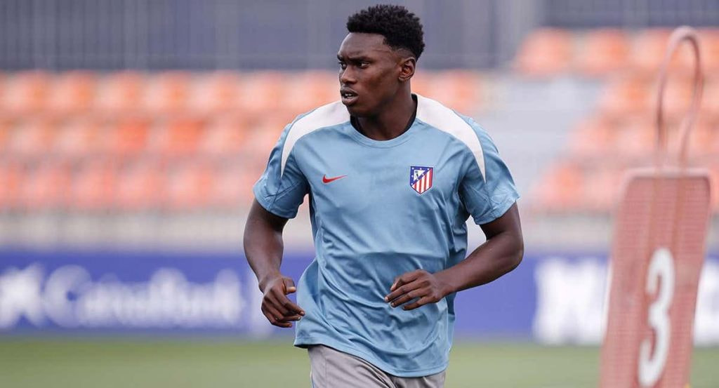 Samu Omorodion, durante un entrenamiento con el Atlético de Madrid.
