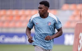 Samu Omorodion, durante un entrenamiento con el Atlético de Madrid.