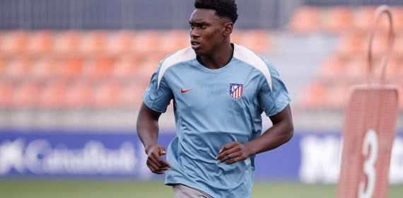 Samu Omorodion, durante un entrenamiento con el Atlético de Madrid.