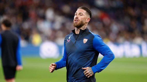 Sergio Ramos, en un calentamiento con su último equipo, el Sevilla.
