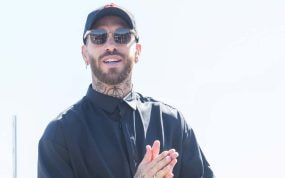 Sergio Ramos, posa ante los medios el día de su llegada a Sevilla.