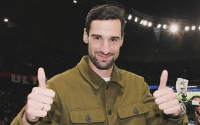 Sergio Rico, en su vuelta al Parque de los Príncipes después del accidente.