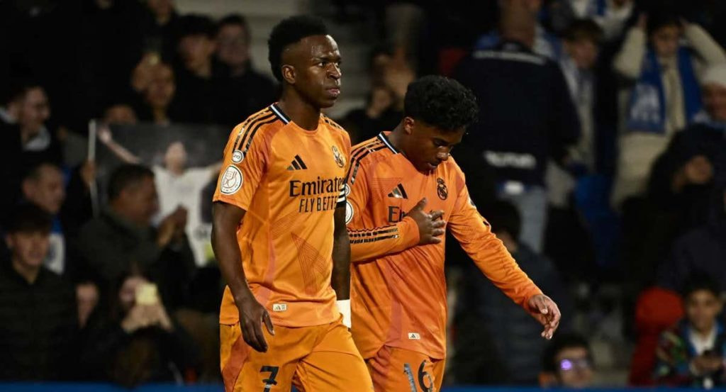 Vinicius y Endrick, tras el gol del segundo en Anoeta.