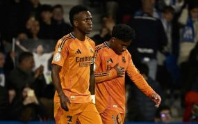 Vinicius y Endrick, tras el gol del segundo en Anoeta.