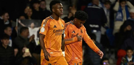 Vinicius y Endrick, tras el gol del segundo en Anoeta.