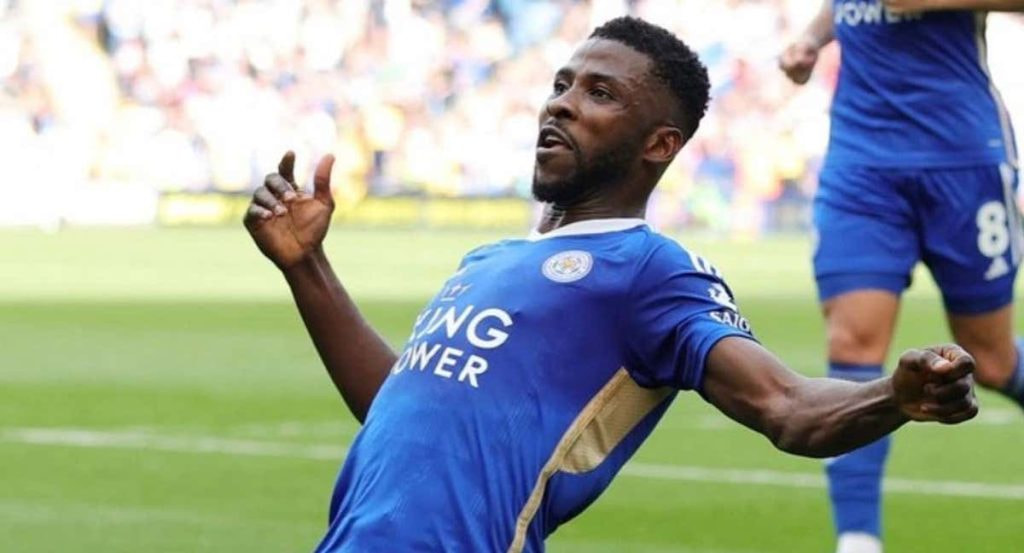 Kelechi Iheanacho jugando con el Leicester.
