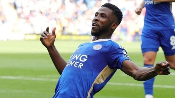 Kelechi Iheanacho jugando con el Leicester.