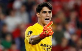 Bono, jugando para el Sevilla.