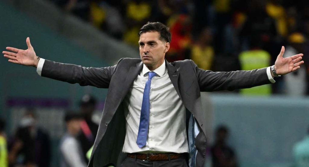 Diego Alonso durante su etapa como seleccionador de Uruguay en el Mundial de Qatar.