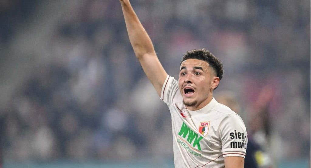 Vargas en un partido con el Augsburgo.