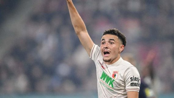 Vargas en un partido con el Augsburgo.