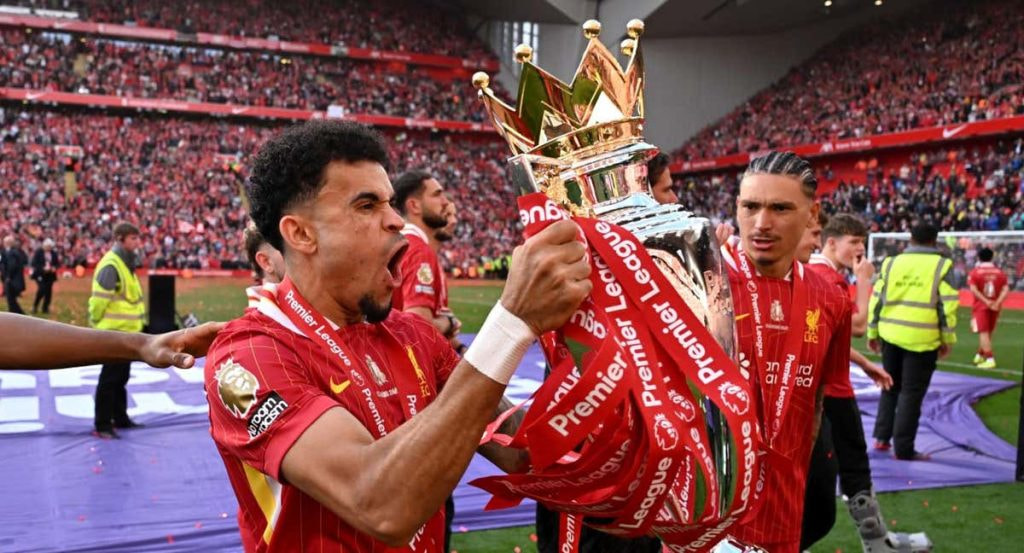 Luis Diaz, celebrando el título de Liga conseguido con el Liverpool esta temporada.