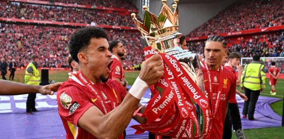 Luis Diaz, celebrando el título de Liga conseguido con el Liverpool esta temporada.