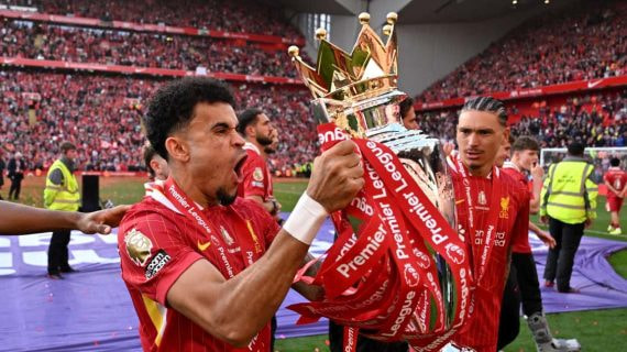 Luis Diaz, celebrando el título de Liga conseguido con el Liverpool esta temporada.