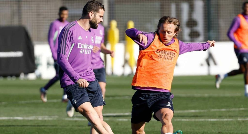 Nacho, junto a Modric en un entrenamiento.