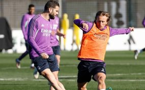 Nacho, junto a Modric en un entrenamiento.