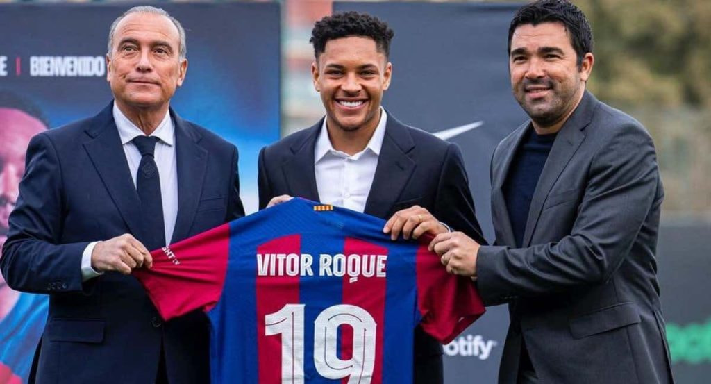 Vitor Roque en su presentación con el FC Barcelona.