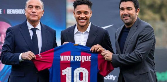 Vitor Roque en su presentación con el FC Barcelona.