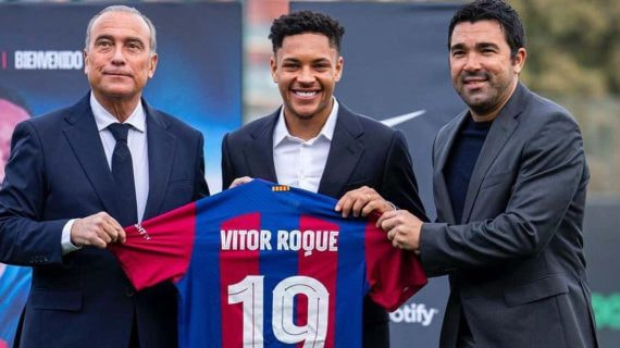Vitor Roque en su presentación con el FC Barcelona.
