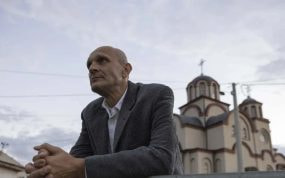 Spasic posa para Relevo en su localidad natal, Kragujevac.