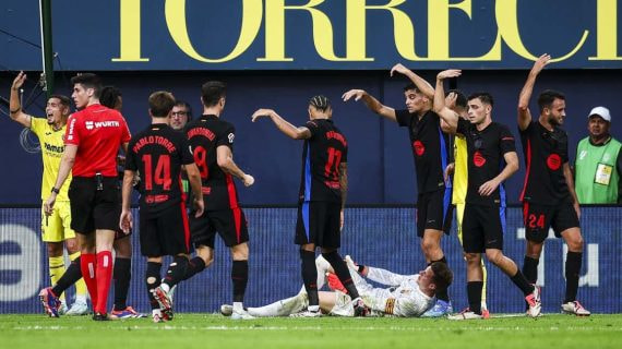 Los compañeros de Ter Stegen reclaman la presencia de las asistencias médicas por la gravedad de la lesión.