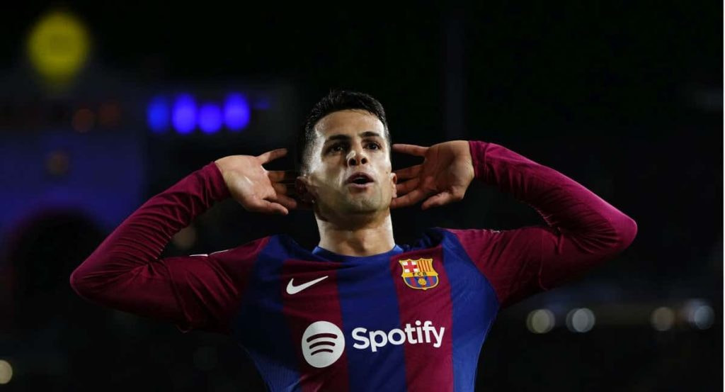Joao Cancelo, celebrando uno de sus goles con el FC Barcelona.