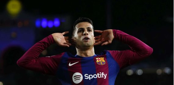 Joao Cancelo, celebrando uno de sus goles con el FC Barcelona.