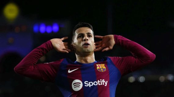 Joao Cancelo, celebrando uno de sus goles con el FC Barcelona.