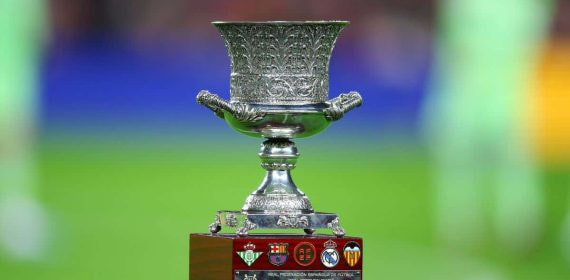El trofeo de la Supercopa de España.