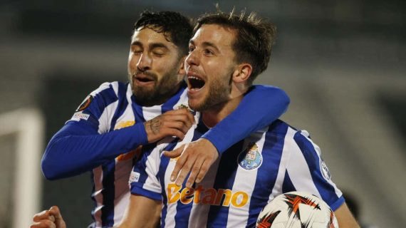 Nico González celebra su último gol marcado en la Europa League.