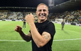 Cannavaro festeja la permanencia de Udinese en la Serie A.