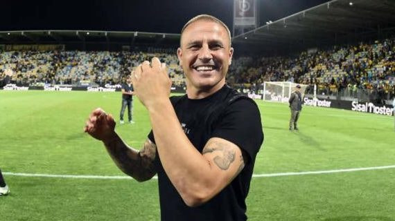 Cannavaro festeja la permanencia de Udinese en la Serie A.