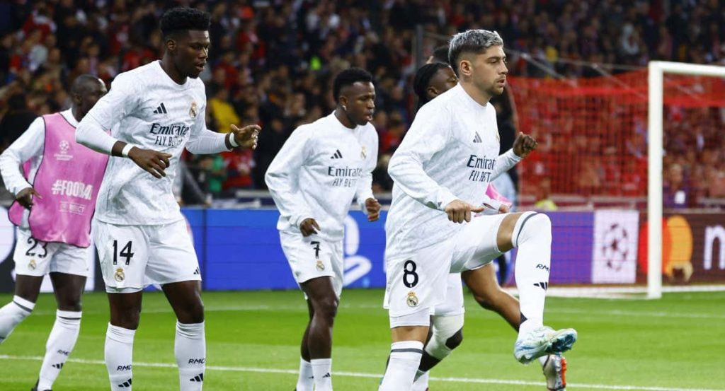 Fede Valverde, en el calentamiento del partido en Lille.