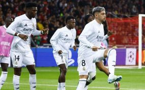 Fede Valverde, en el calentamiento del partido en Lille.