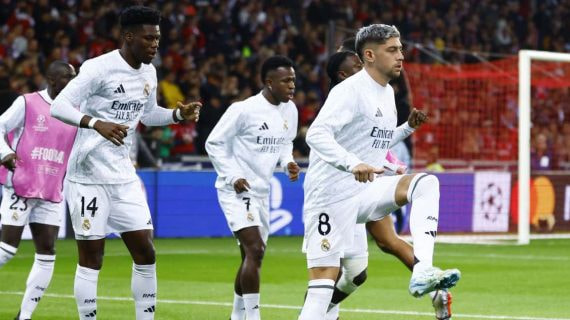 Fede Valverde, en el calentamiento del partido en Lille.