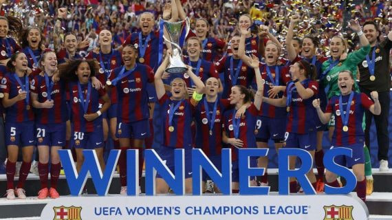 Alexia levanta la tercera Champions del Barça.