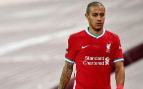Thiago Alcántara, durante un partido del Liverpool.
