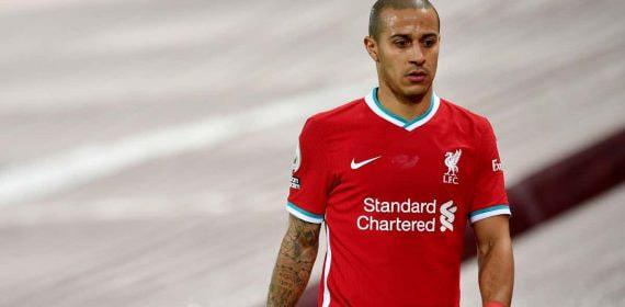 Thiago Alcántara, durante un partido del Liverpool.