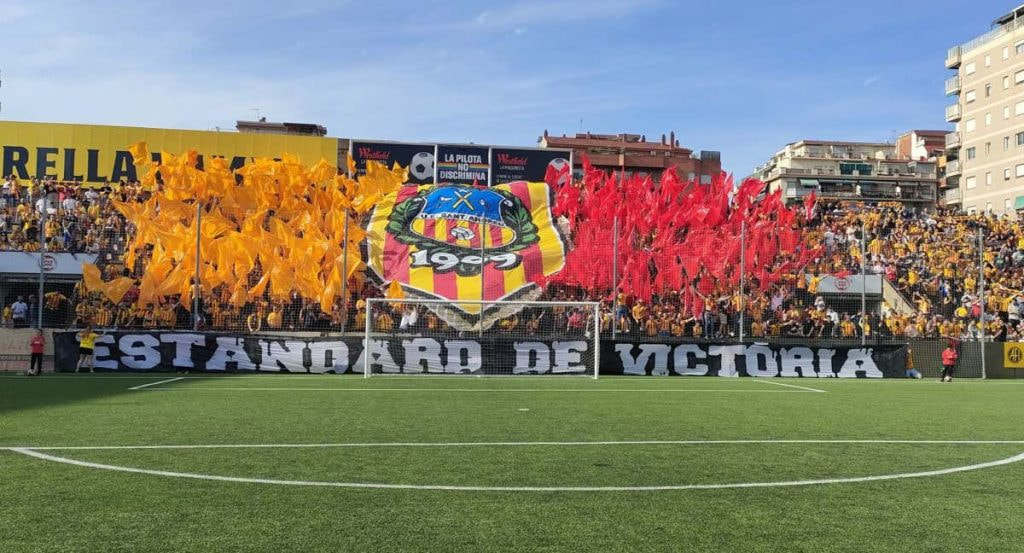 Tifo del Sant Andreu ante el Zamora.