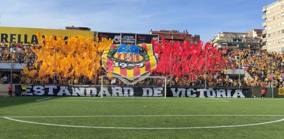 Tifo del Sant Andreu ante el Zamora.